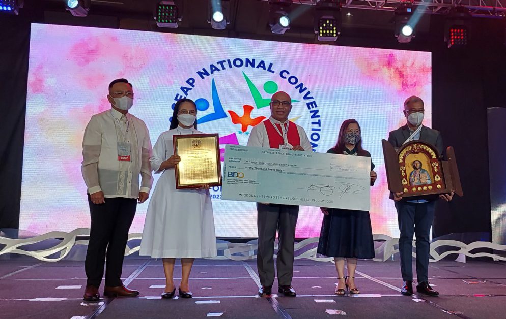 Prof. Joselito Gutierrez Receives Catholic Heroes Award 2022